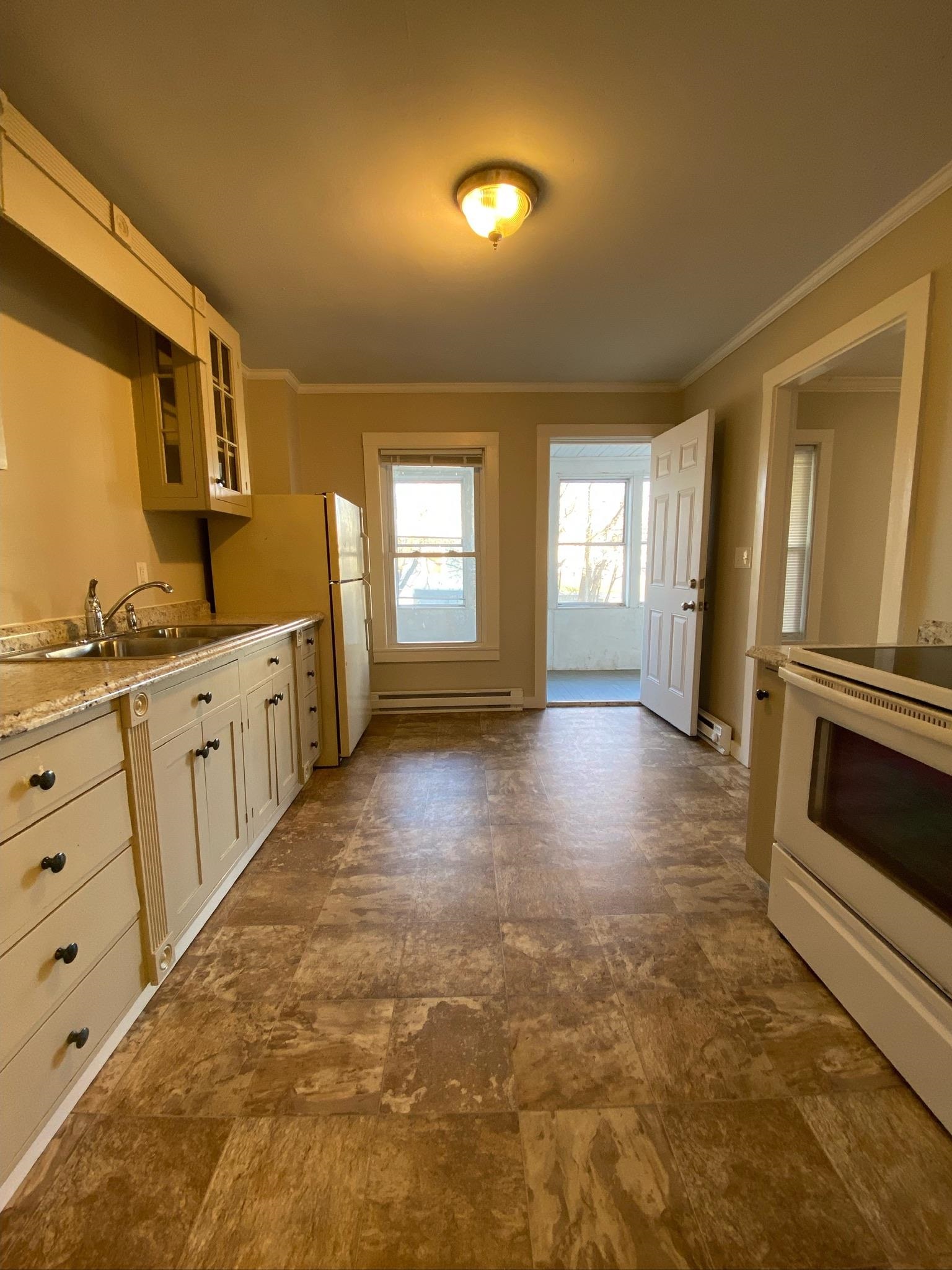 73 Maple Street Rochester, NH 03867 - Photo 4 of 7