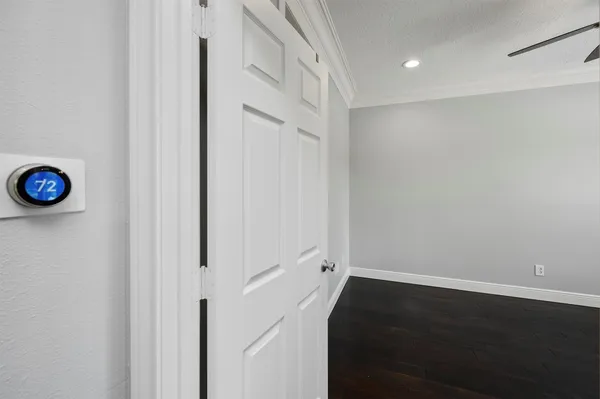 a view of utility room