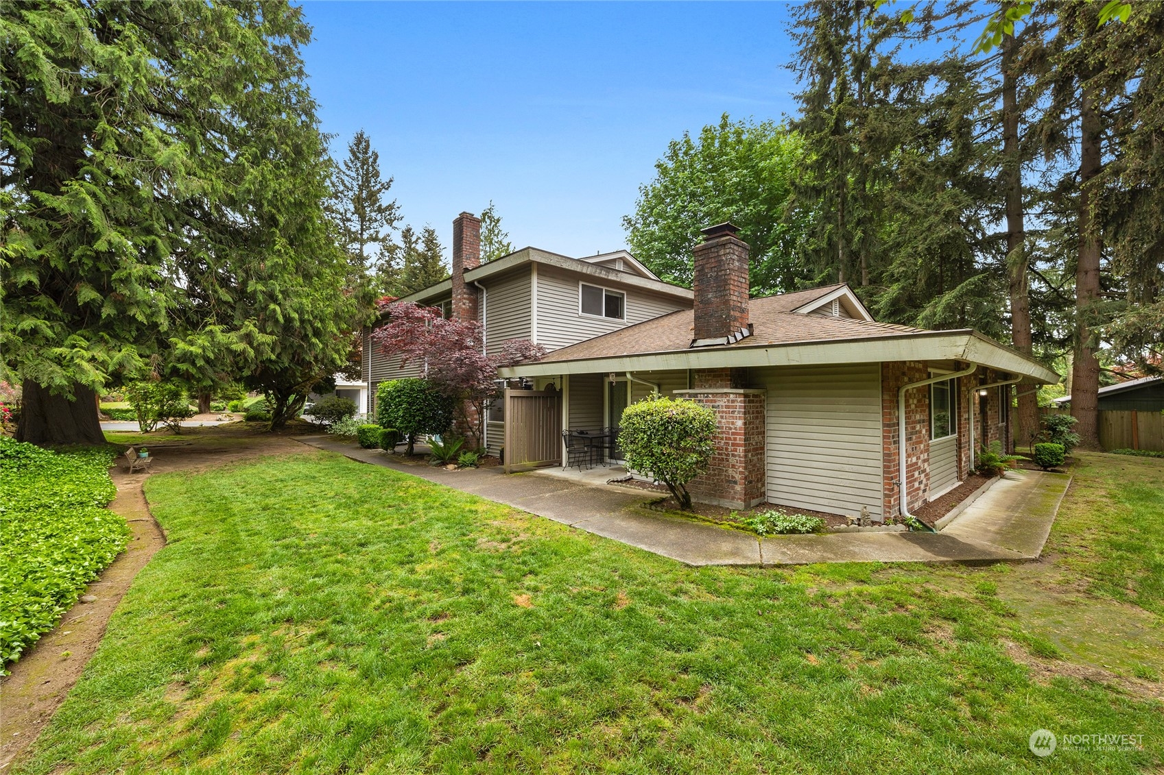 424 214th Street Southwest, Unit 24B Bothell, WA 98021 - Photo 1 of 28 a front view of a house with a yard