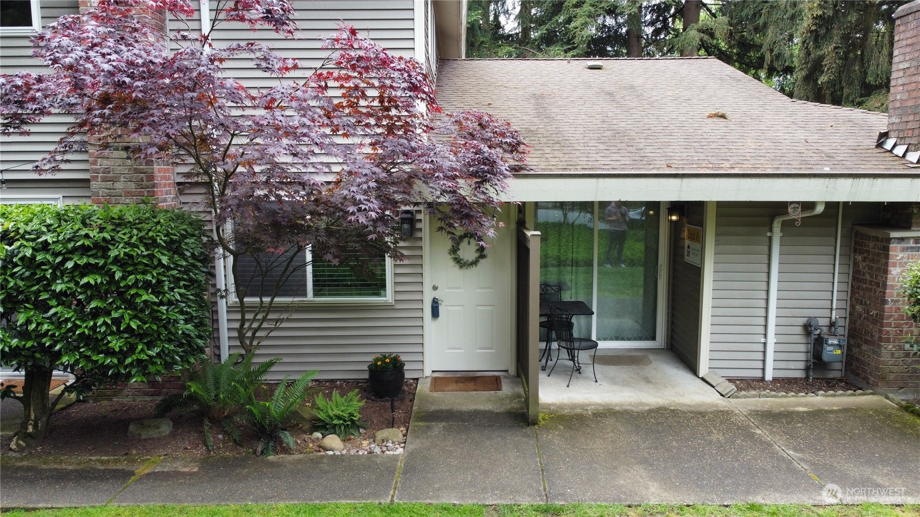 424 214th Street Southwest, Unit 24B Bothell, WA 98021 - Photo 25 of 28 a view of a patio with table and chairs and potted plants