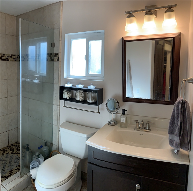 875 Crest View Road Vista, CA 92081 - Photo 17 of 24 Gallery Image 17