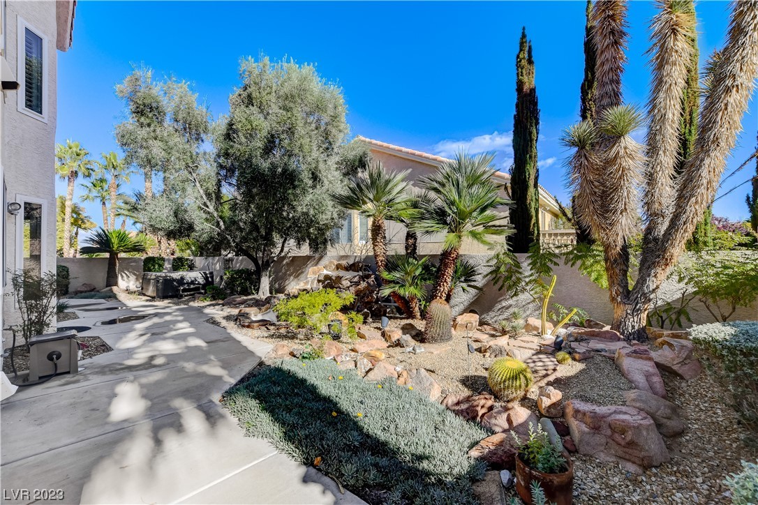 2108 Jadeleaf Court Las Vegas, NV 89134 - Photo 5 of 61