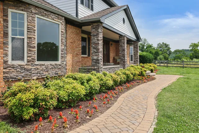 a view of a tennis court