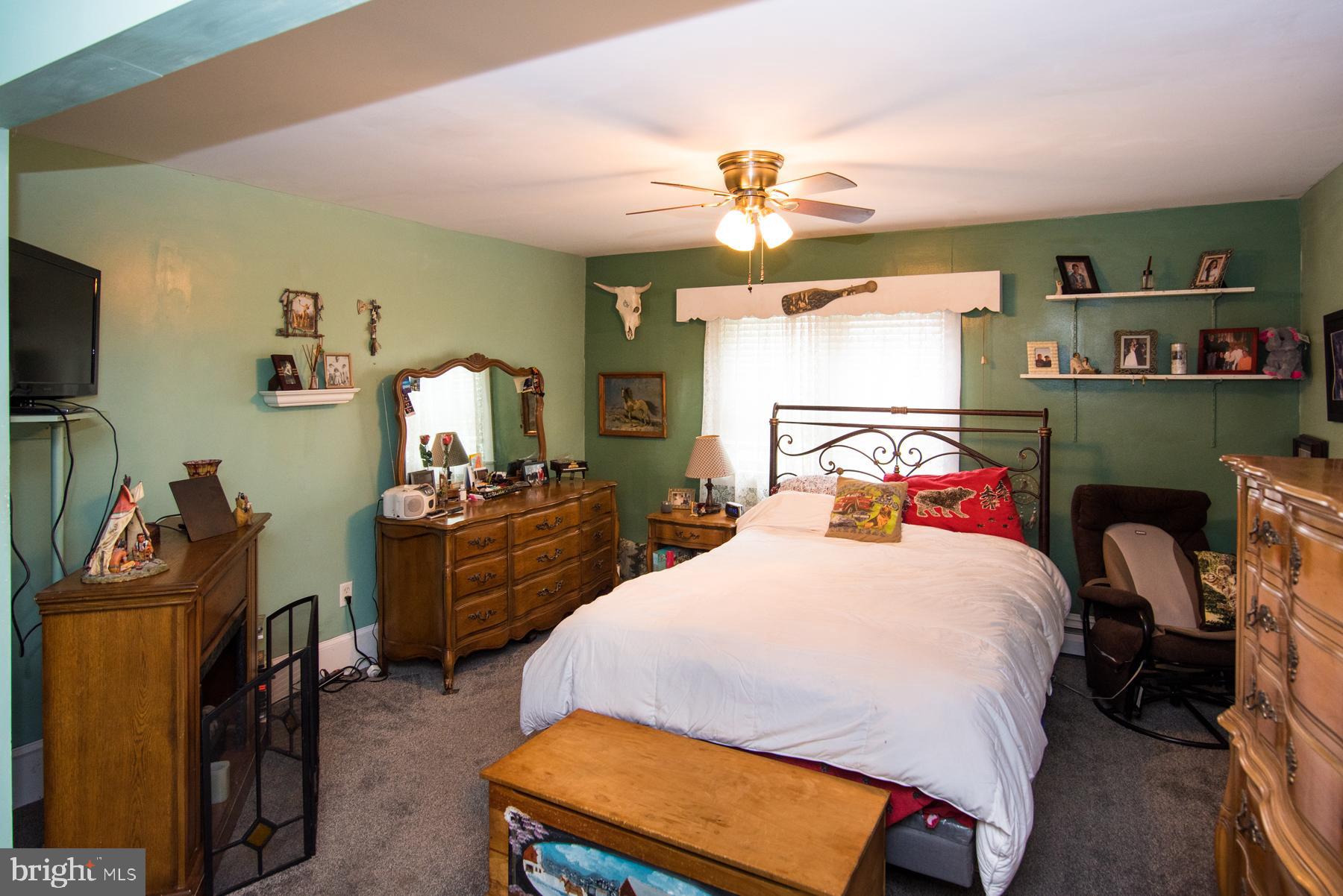906 Township Line Road Phoenixville, PA 19460 - Photo 16 of 41 Main bedroom