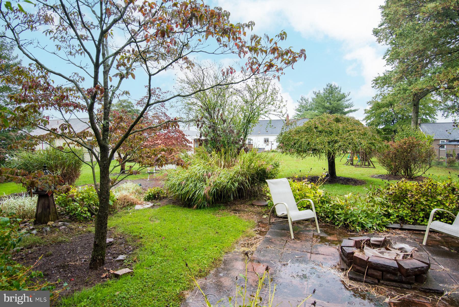 906 Township Line Road Phoenixville, PA 19460 - Photo 34 of 41 Outdoor firepit