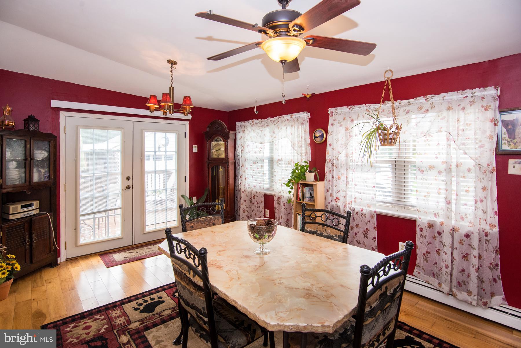 906 Township Line Road Phoenixville, PA 19460 - Photo 8 of 41 Dining room