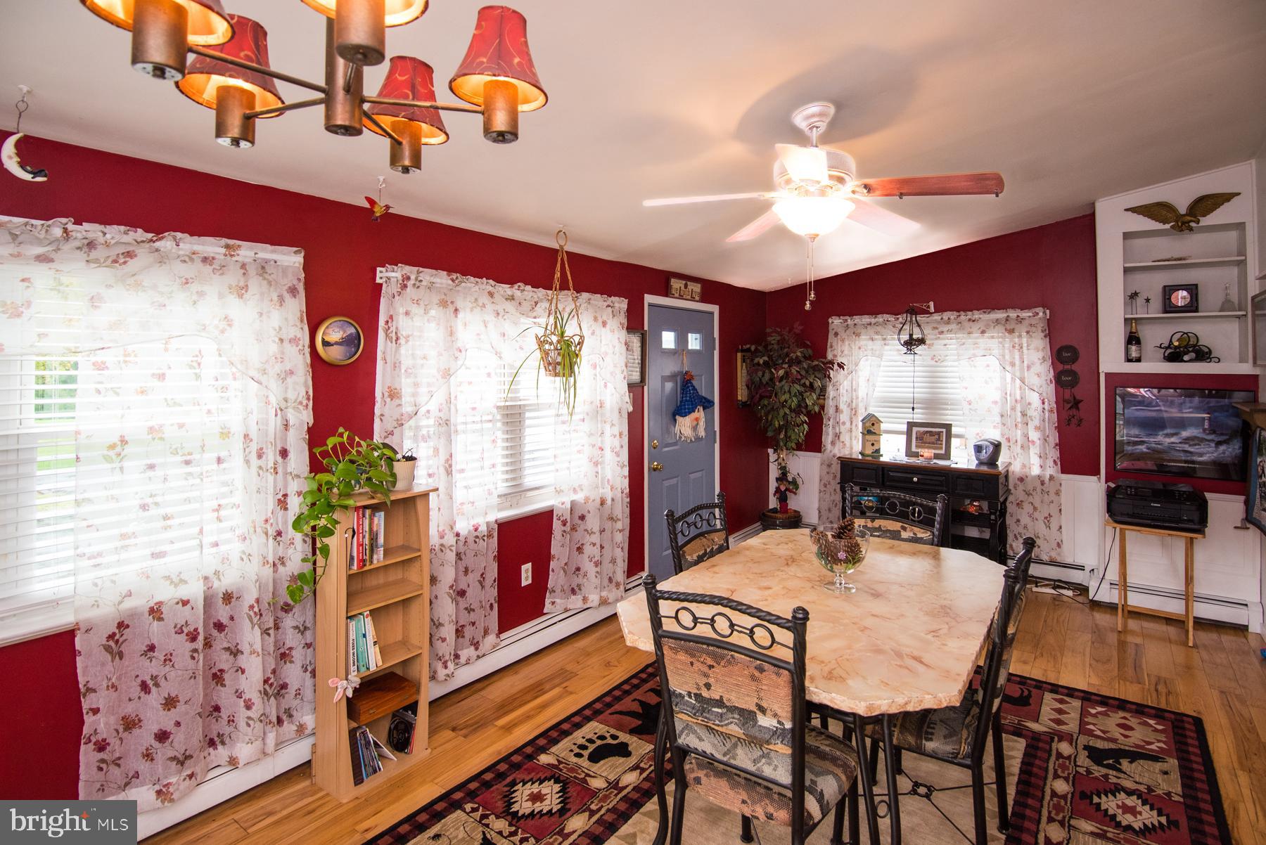 906 Township Line Road Phoenixville, PA 19460 - Photo 9 of 41 Dining room
