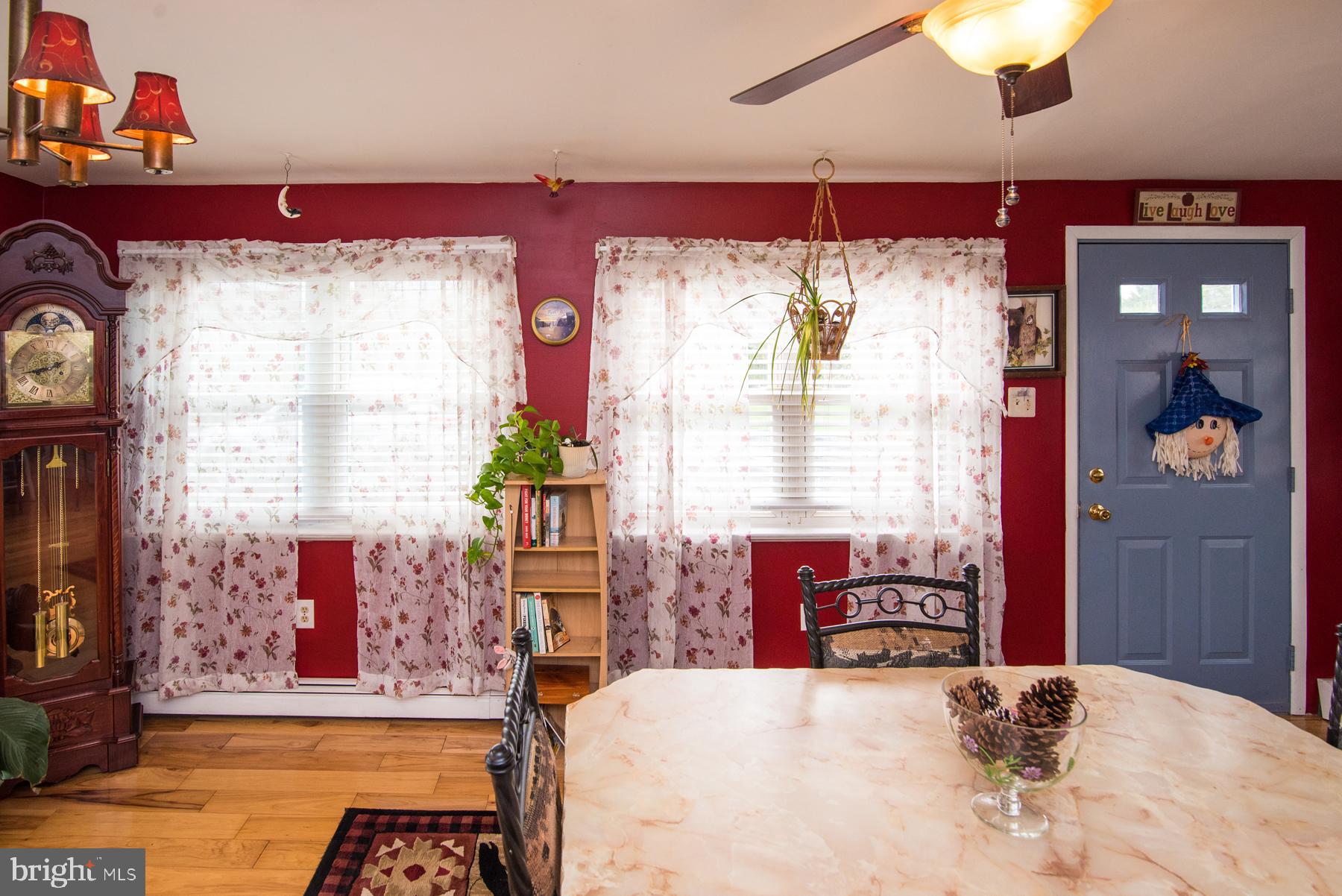 906 Township Line Road Phoenixville, PA 19460 - Photo 10 of 41 Dining room