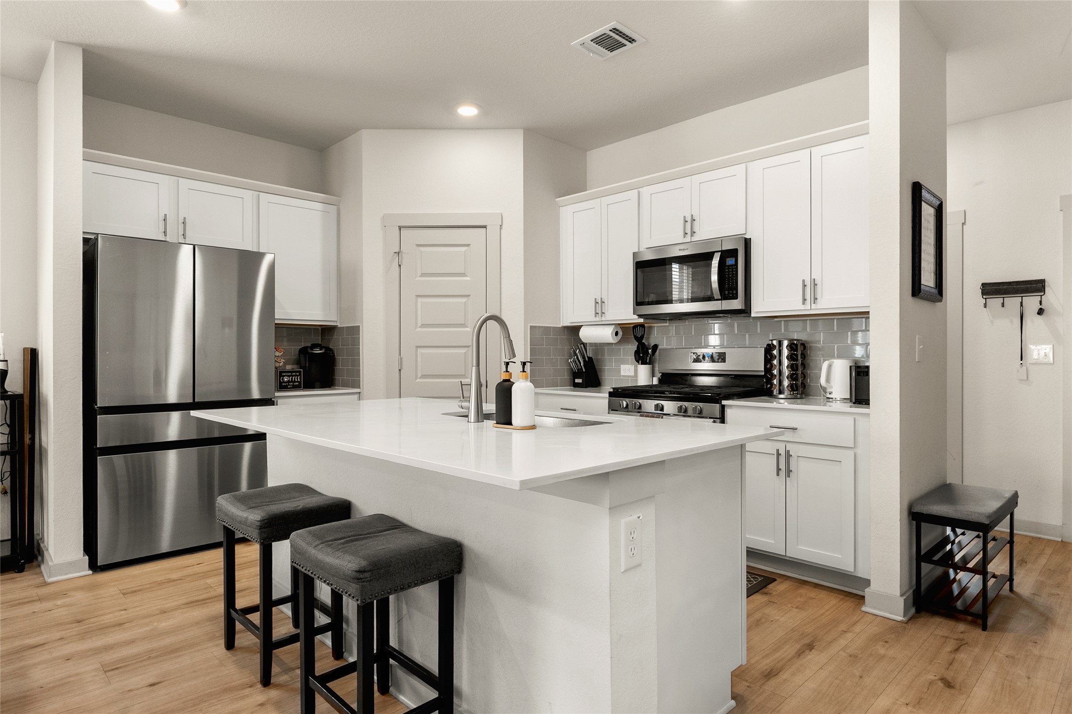 10513 Defender Trail Austin, TX 78754 - Photo 3 of 28