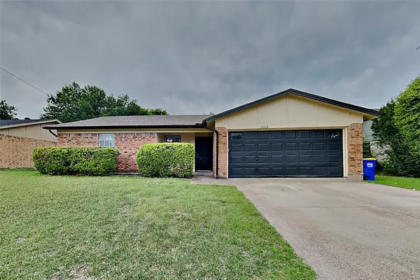 $1,950 | 6024 Herschel Drive, Watauga, TX 76148