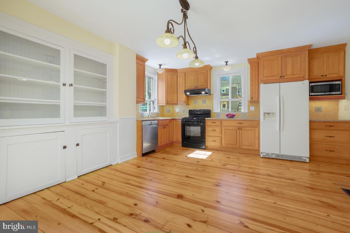401 Baltimore Road Rockville, MD 20850 - Photo 14 of 35 Kitchen and Family Room