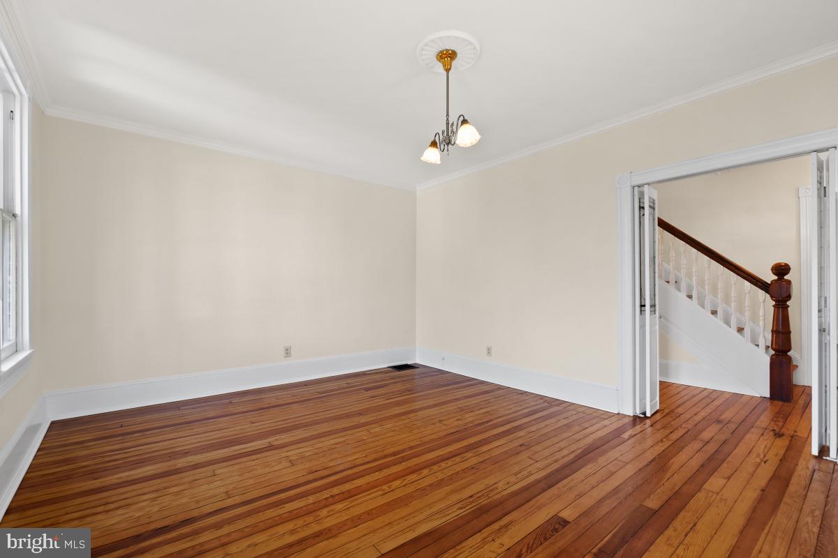 401 Baltimore Road Rockville, MD 20850 - Photo 6 of 35 Living Room