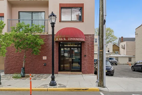 $2,850 | 318 38th Street, Unit 301, Union City, NJ 07087