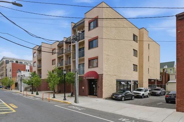 $2,850 | 318 38th Street, Unit 301, Union City, NJ 07087
