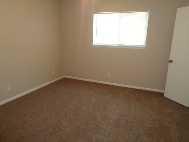802 Baltic Lane Houston, TX 77090 - Photo 3 of 28