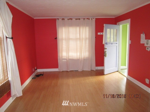 233 Williams Avenue North Renton, WA 98057 - Photo 3 of 9 Gallery Image 3