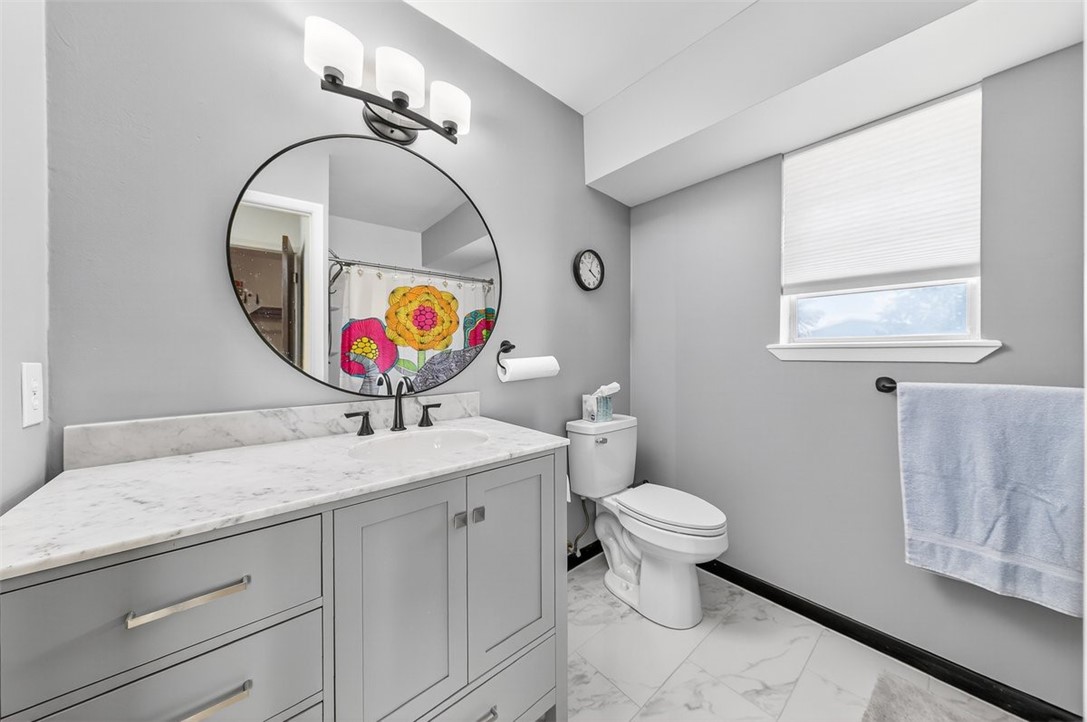5314 Ridgewood Court Corpus Christi, TX 78413 - Photo 19 of 32 Primary Bathroom