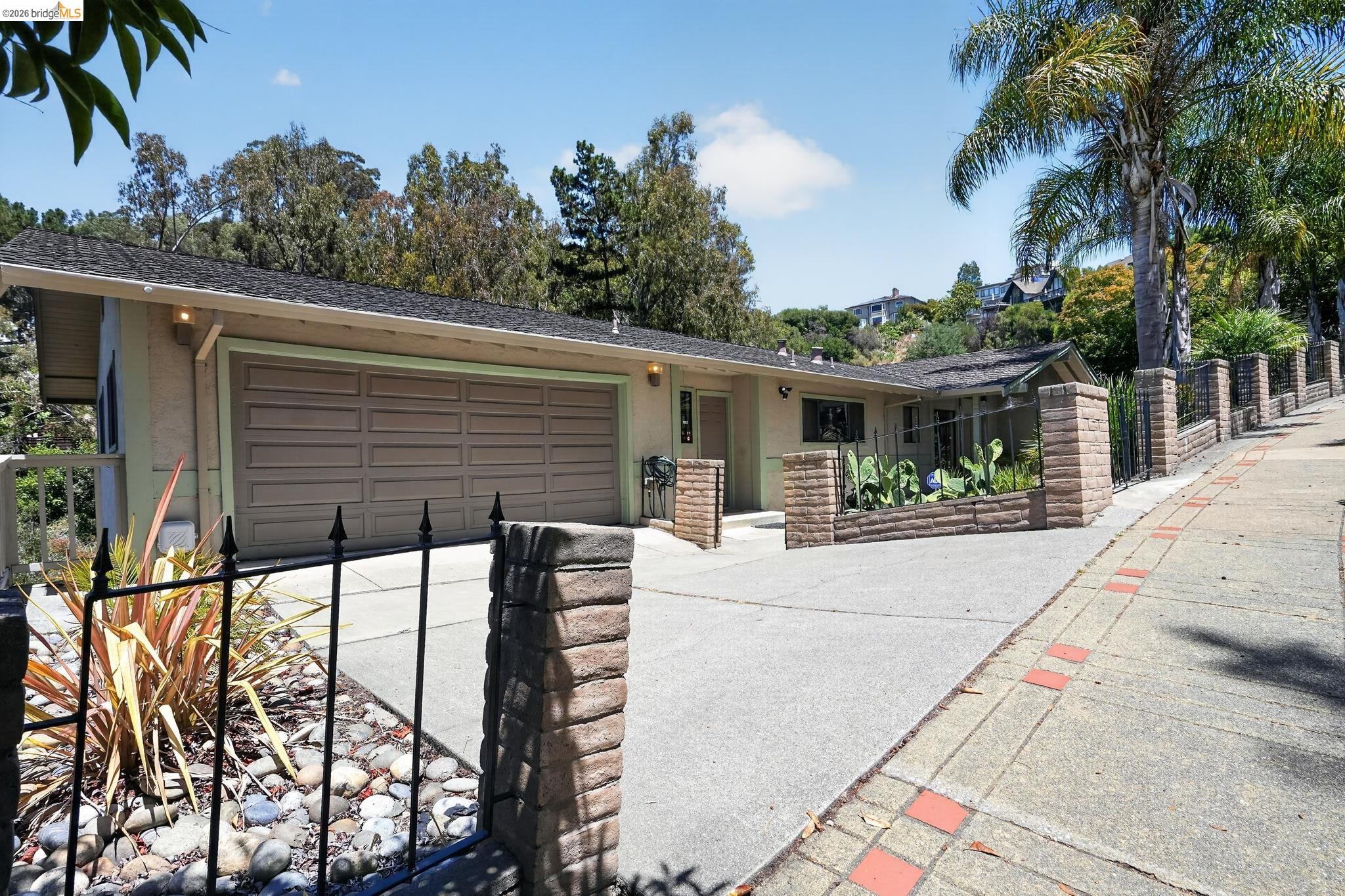 525 Hampton Road Piedmont, CA 94611 - Photo 2 of 30