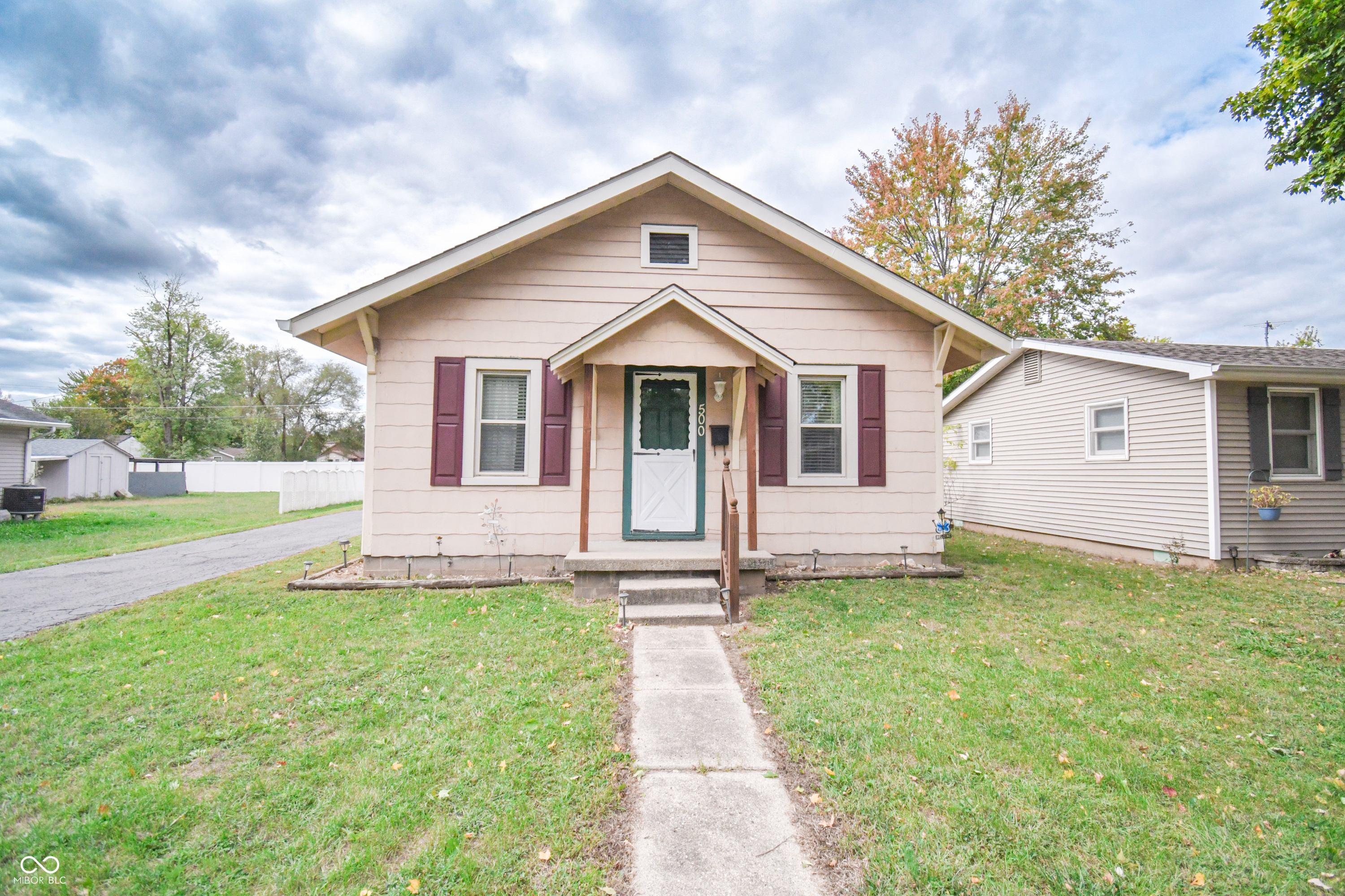 500 Cleveland Street Columbus, IN 47201 - Photo 2 of 32