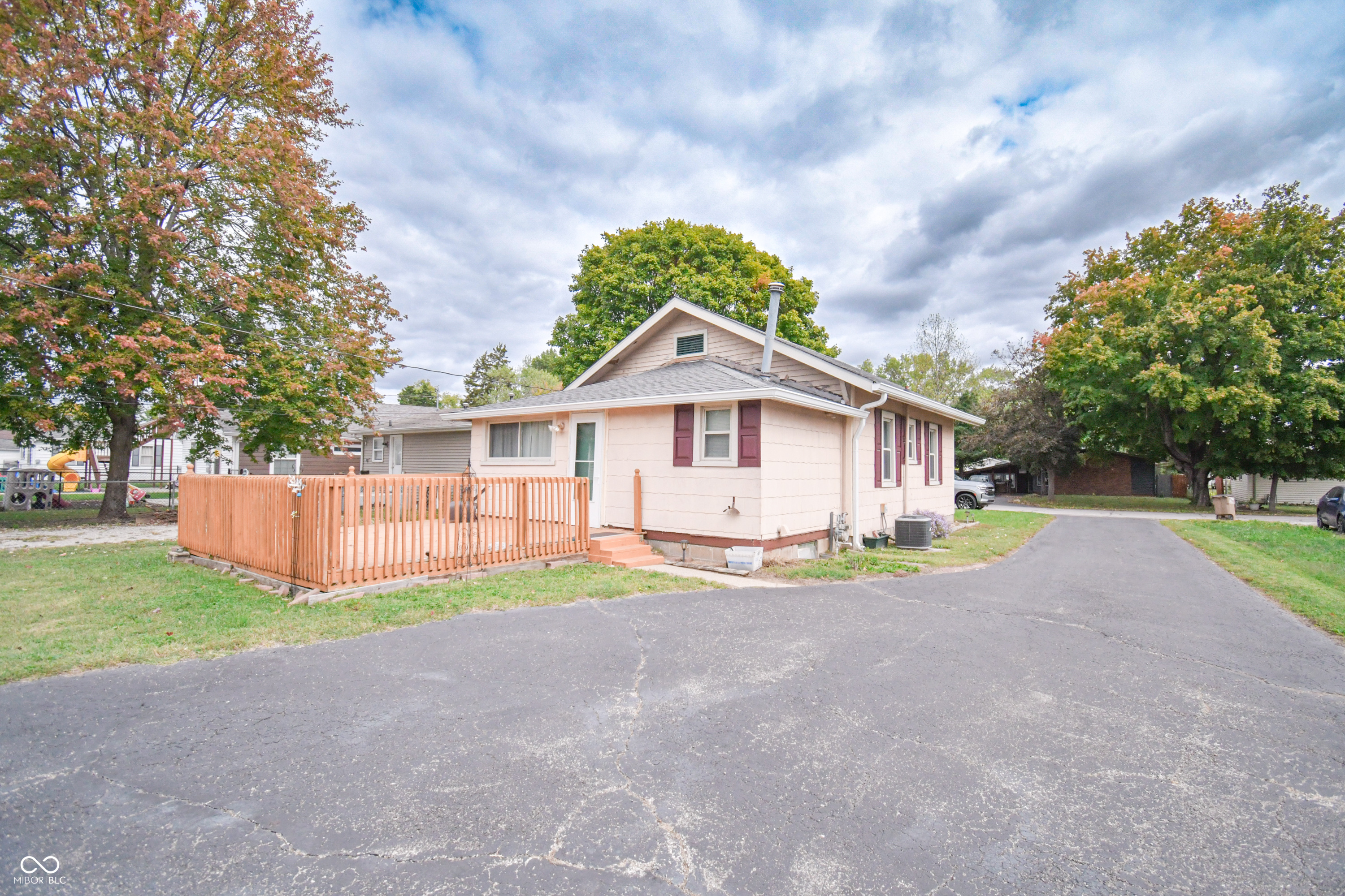 500 Cleveland Street Columbus, IN 47201 - Photo 4 of 32