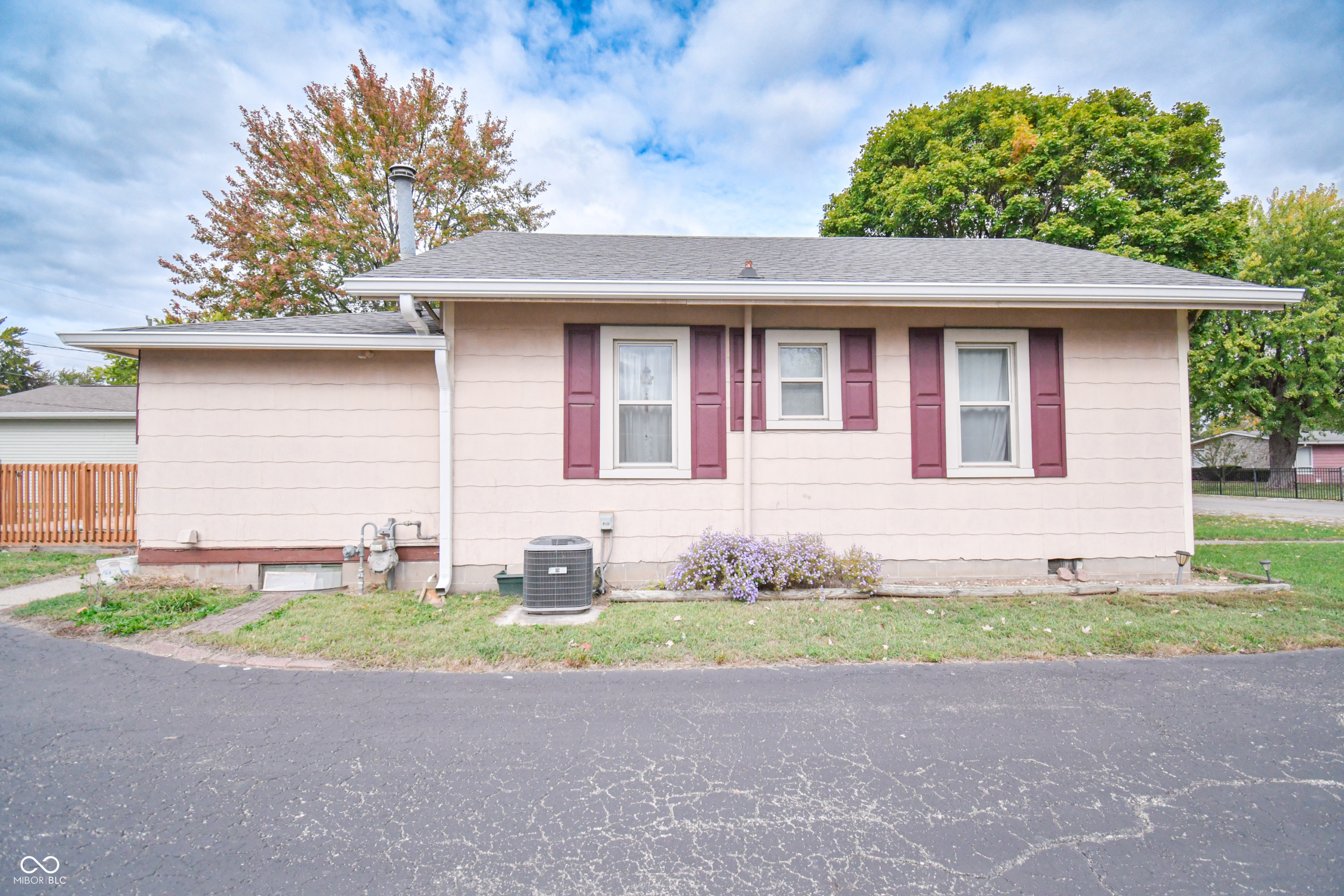 500 Cleveland Street Columbus, IN 47201 - Photo 9 of 32