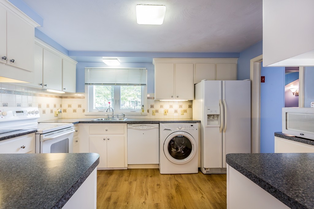 20 Barbara Road Raynham, MA 02767 - Photo 5 of 23 Gallery Image 5