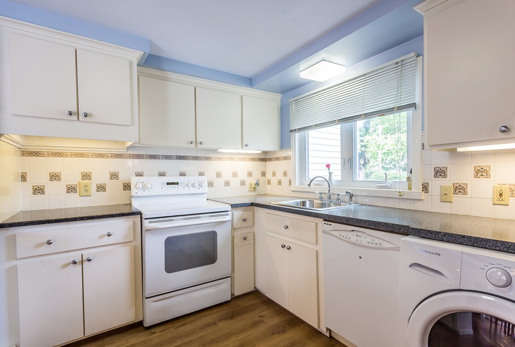 20 Barbara Road Raynham, MA 02767 - Photo 6 of 23 Gallery Image 6
