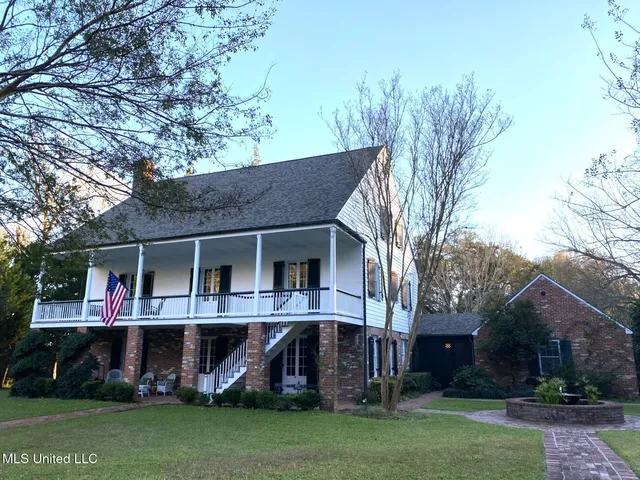 $1,250,000 | 200 Devereux Drive, Natchez, MS 39120
