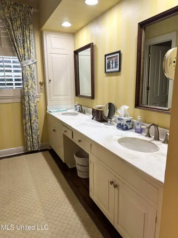 $1,250,000 | 200 Devereux Drive, Natchez, MS 39120