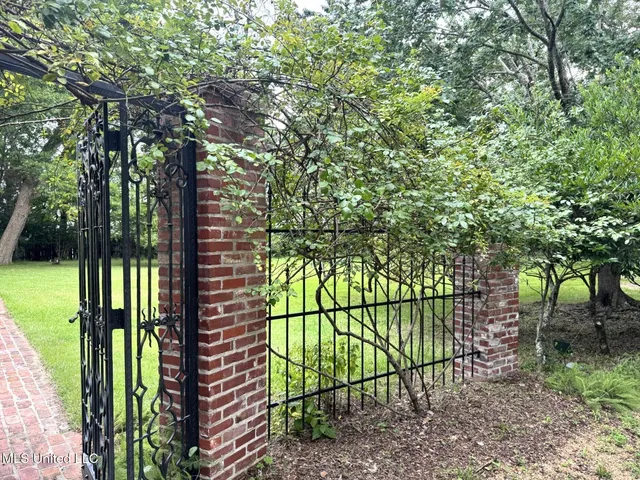 $1,250,000 | 200 Devereux Drive, Natchez, MS 39120