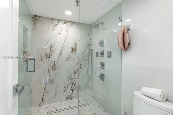 $1,400,000 | 3912 South Ocean Boulevard, Unit 306, Highland Beach, FL 33487