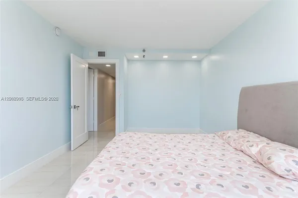 $1,400,000 | 3912 South Ocean Boulevard, Unit 306, Highland Beach, FL 33487