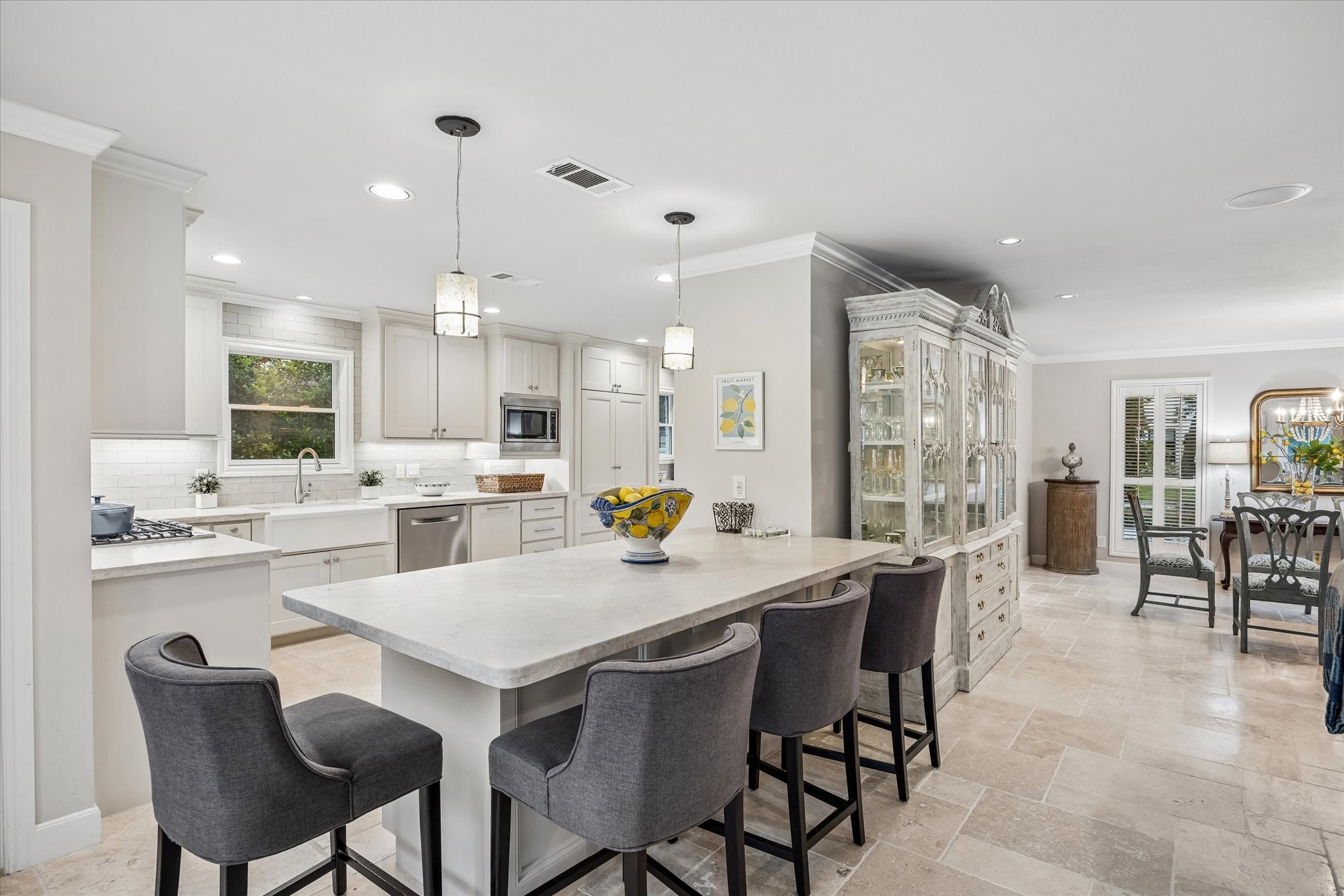 542 Ramblewood Road Houston, TX 77079 - Photo 4 of 40
