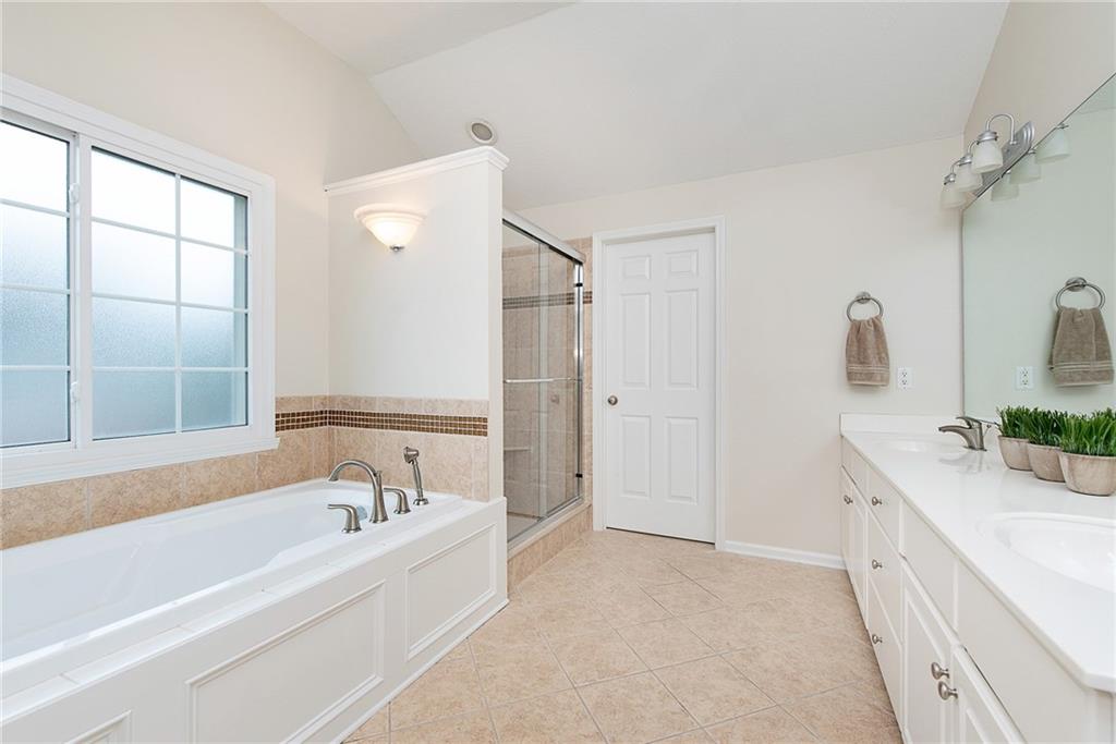 10237 Bent Tree Lane Fishers, IN 46037 - Photo 23 of 42 Gallery Image 23