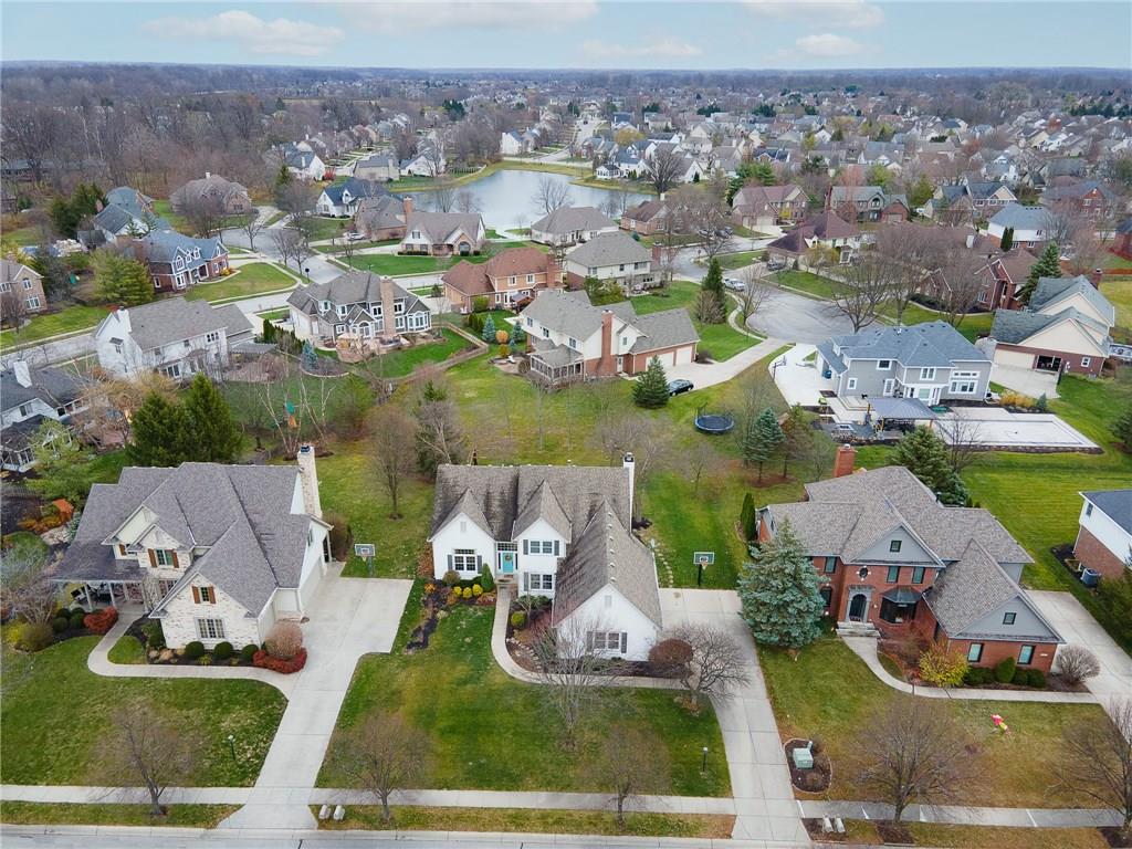 10237 Bent Tree Lane Fishers, IN 46037 - Photo 4 of 42 Gallery Image 4