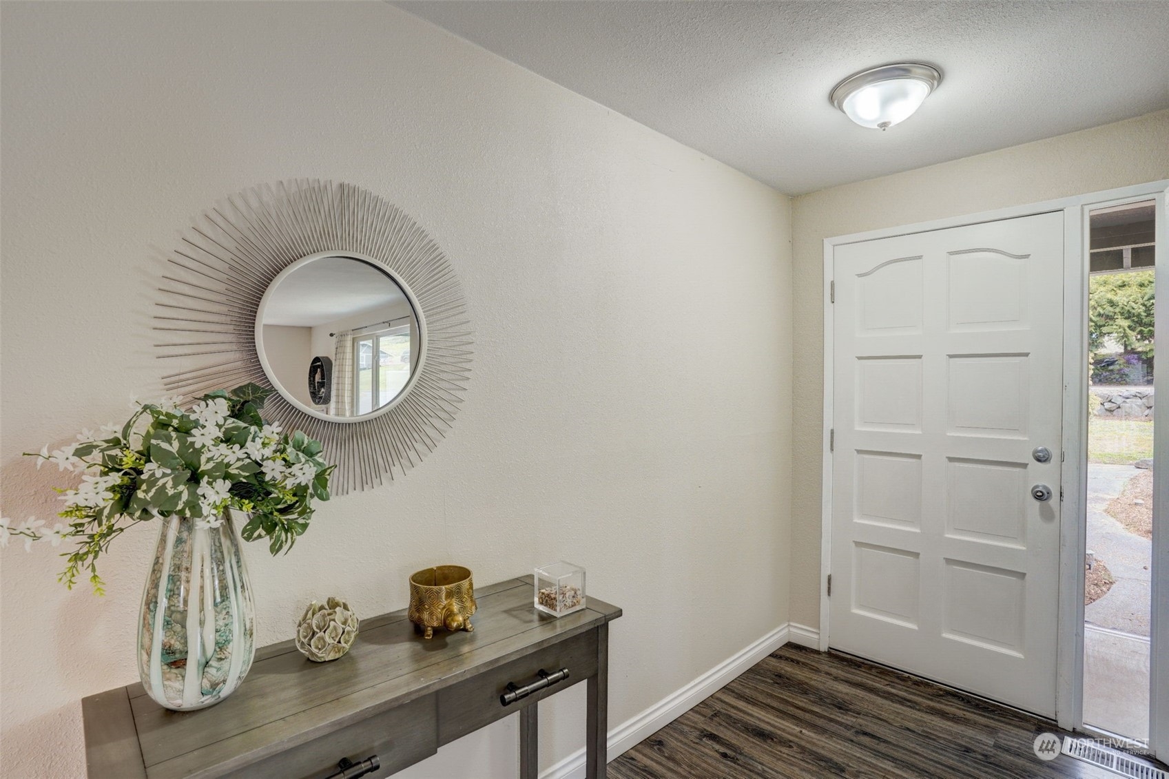 968 Brookdale Road East Tacoma, WA 98445 - Photo 4 of 31 a room with a potted plant and wooden floor