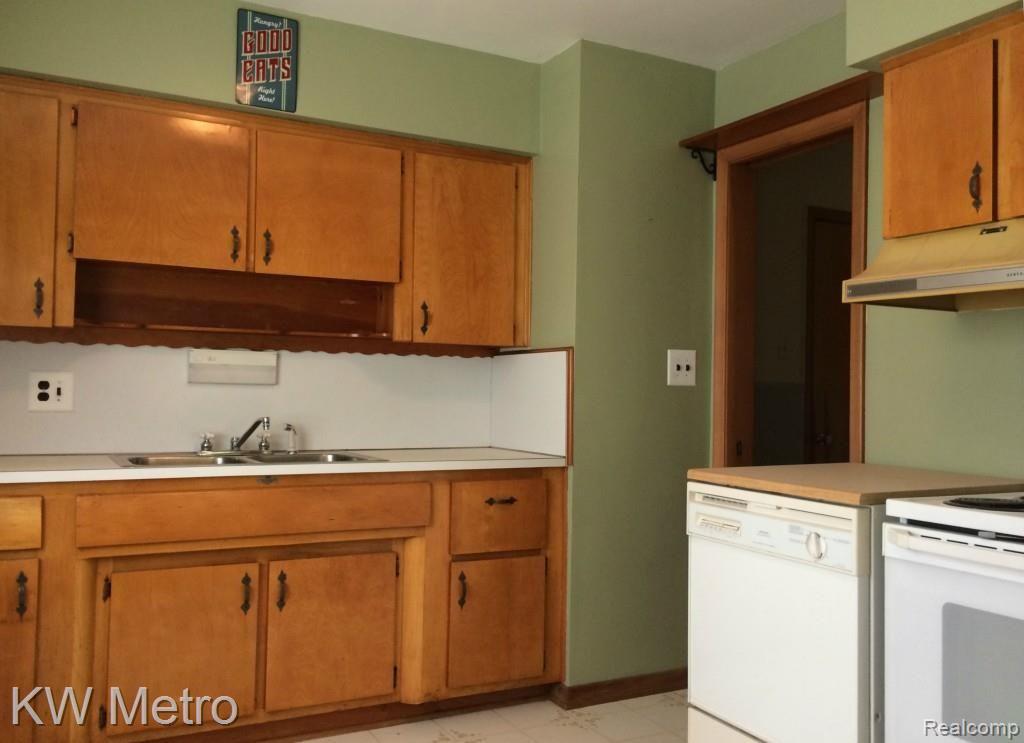 4007 Highfield Road Royal Oak, MI 48073 - Photo 7 of 11 kitchen.jpg