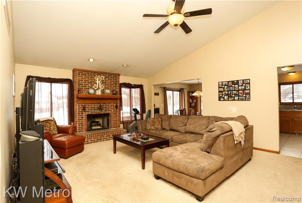 6811 Clintonville Road Clarkston, MI 48348 - Photo 5 of 32