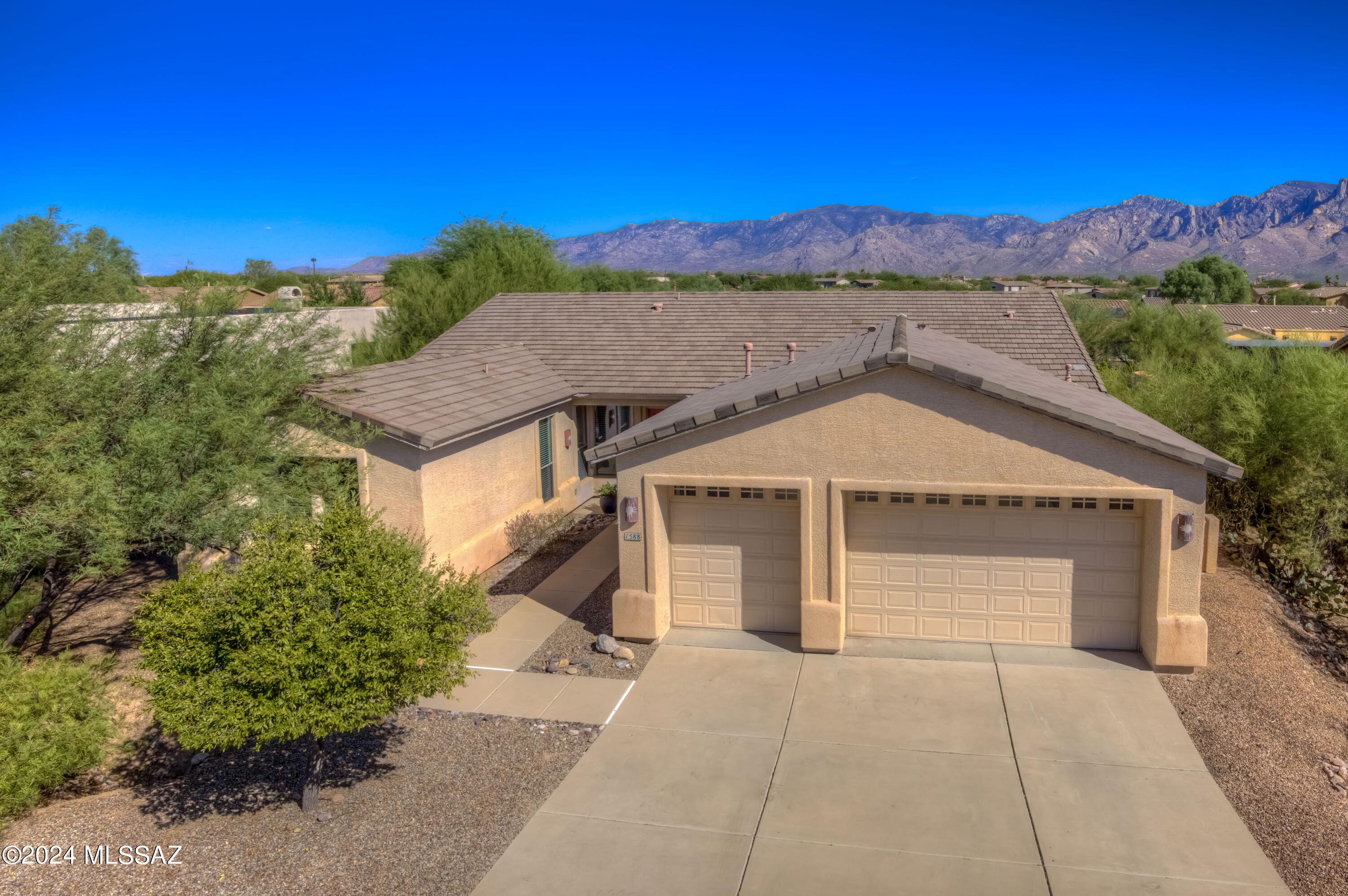 1588 West Copper Ridge Drive Tucson, AZ 85737 - Photo 1 of 36