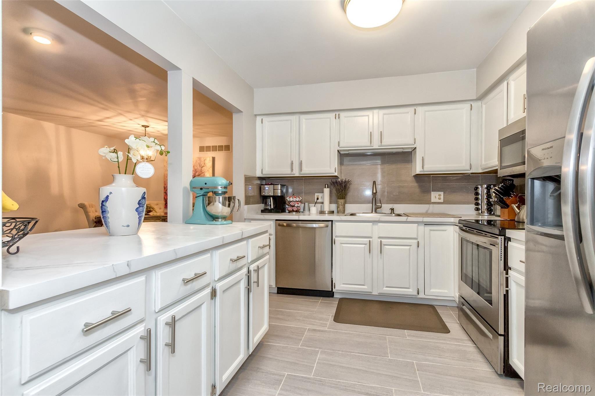 11867 Sycamore Road Plymouth, MI 48170 - Photo 10 of 29 13.jpg