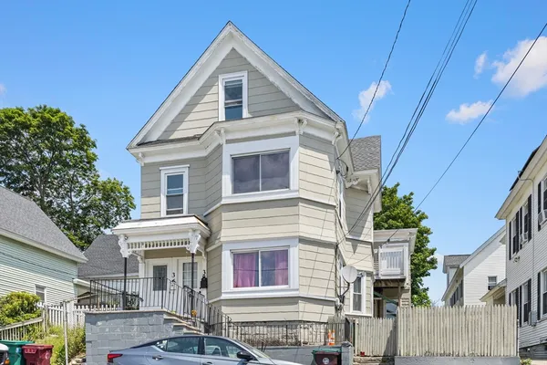 $2,900 | 36-38 Crowley Street, Unit 2, Lowell, MA 01852
