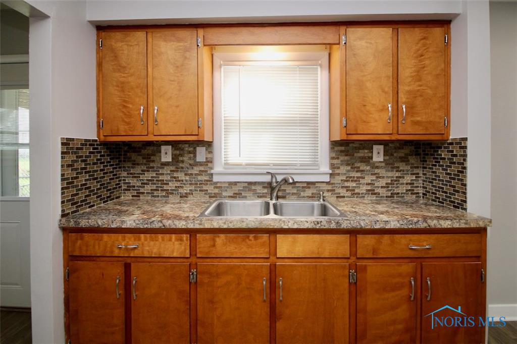 206 Windsor Road Walbridge, OH 43465 - Photo 13 of 39 Gallery Image 13
