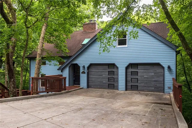 $575,000 | 5420 Northwest Foxhill Road, Parkville, MO 64152