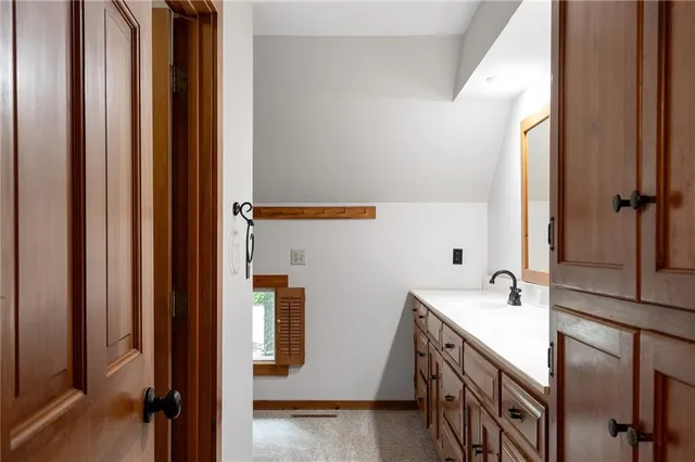 $575,000 | 5420 Northwest Foxhill Road, Parkville, MO 64152