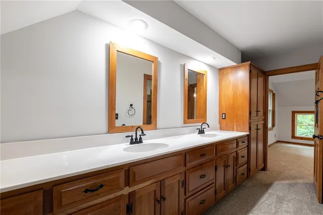 $575,000 | 5420 Northwest Foxhill Road, Parkville, MO 64152