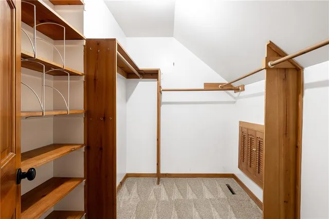 $575,000 | 5420 Northwest Foxhill Road, Parkville, MO 64152