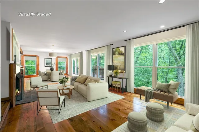 $575,000 | 5420 Northwest Foxhill Road, Parkville, MO 64152