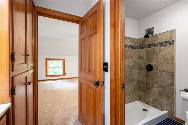 $575,000 | 5420 Northwest Foxhill Road, Parkville, MO 64152