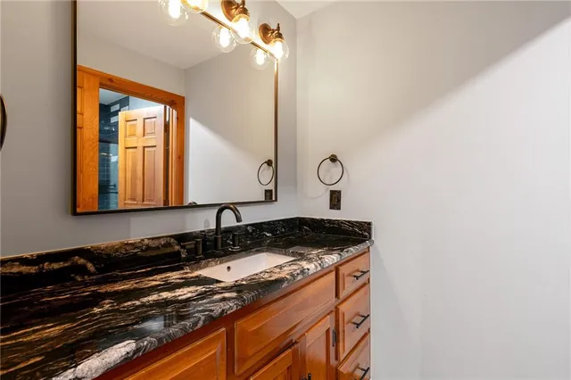 $575,000 | 5420 Northwest Foxhill Road, Parkville, MO 64152