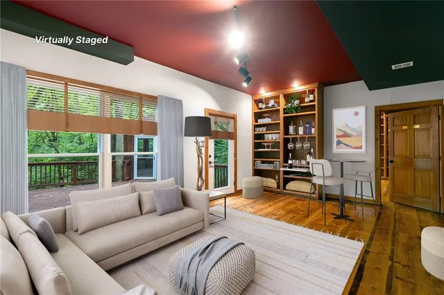 $575,000 | 5420 Northwest Foxhill Road, Parkville, MO 64152